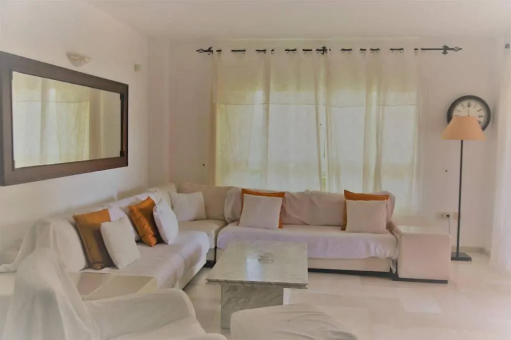 Marbella Beachside Apartment In 5 Star Gated ספרד