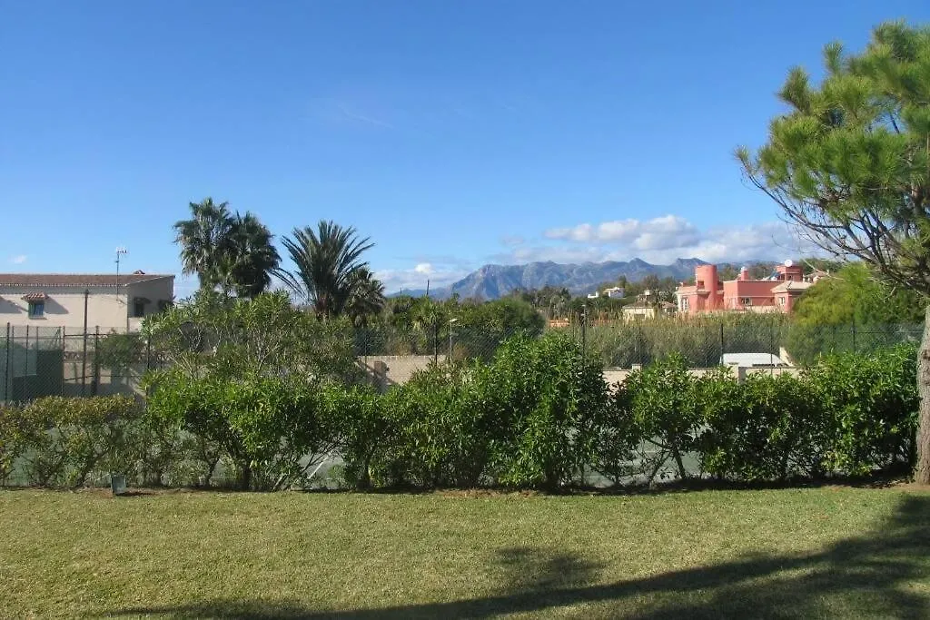 Marbella Beachside Apartment In 5 Star Gated 0*,  ספרד