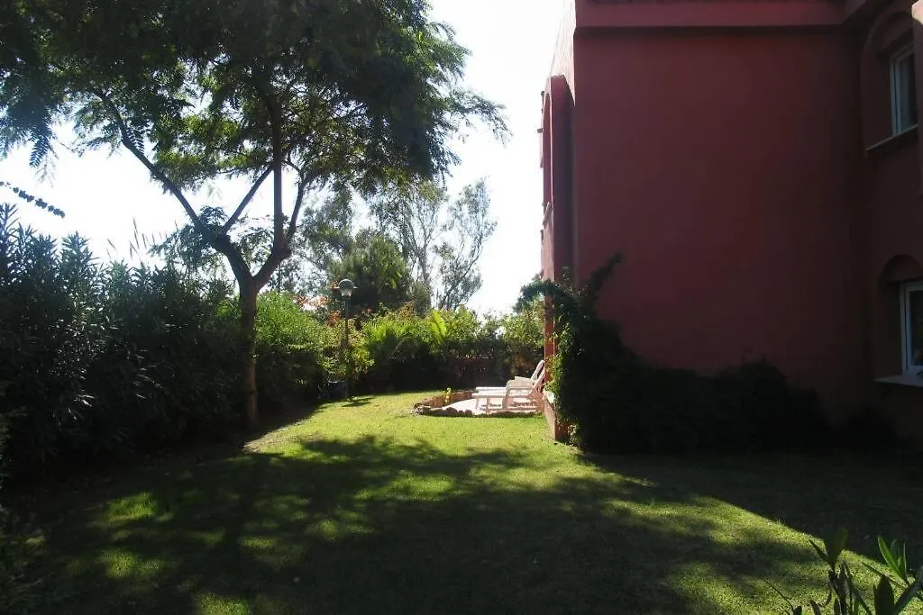 Marbella Beachside Apartment In 5 Star Gated ספרד