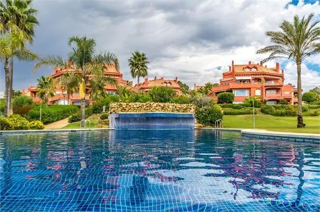 Marbella Beachside Apartment In 5 Star Gated ספרד